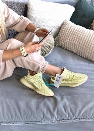 Женские кроссовки  flashback adidas yeezy boost 350 v2