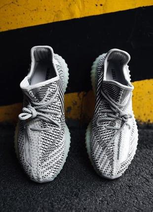 Женские кроссовки  adidas yeezy boost 350 v2 topen (рефлективные шнурки)6 фото