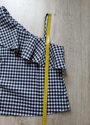 Блуза чорно-біла клітка  на одне плече з воланом 12 р-ру.8 фото