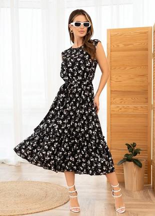 Черное платье без рукавов с цветочным принтом