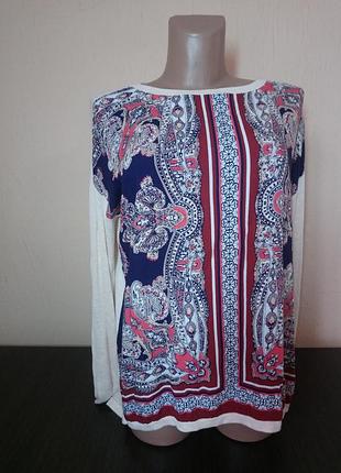 Цікава кофтина із запахом на спині .