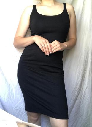 Класичное чорное платье