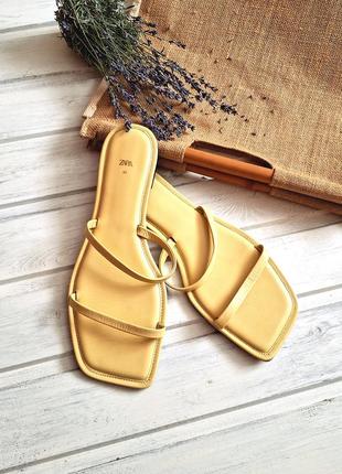 Шкіряні шльопанці zara