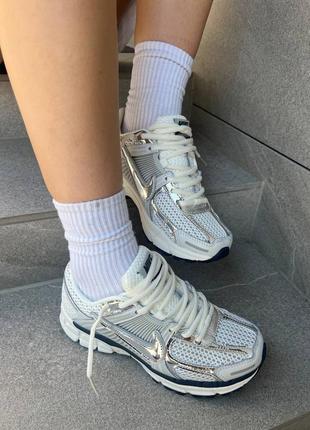 Женские кроссовки nike zoom vomero photon dust metallic3 фото