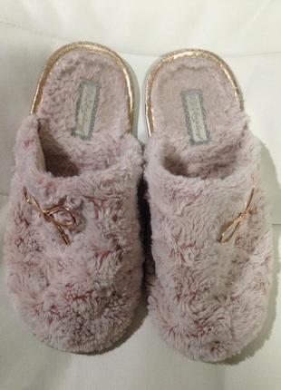 Кімнатні капці