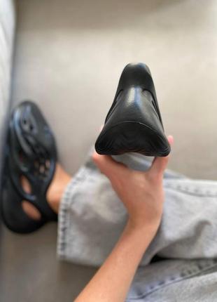 Жіночі кросівки adidas yeezy foam runner black (no logo)5 фото