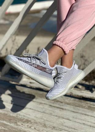 Женские кроссовки  adidas yeezy boost 350 grey dior 2 (рефлективні шнурки)7 фото