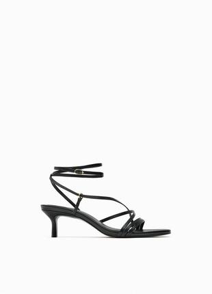 Босоніжки на підборах з шкіряними ремінцями zara 2350/210
