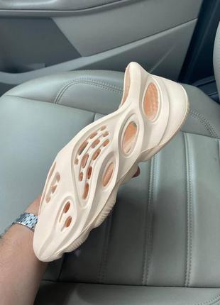 Жіночі кросівки  adidas yeezy foam runner sand beige (no logo)6 фото
