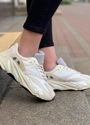 Женские кроссовки  adidas yeezy boost 700 v23 фото