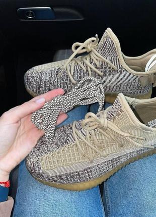 Женские кроссовки  adidas yeezy boost 350 brown (рефлективні шнурки)2 фото