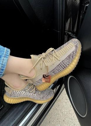 Женские кроссовки  adidas yeezy boost 350 brown (рефлективні шнурки)3 фото