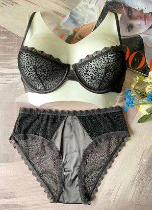 Черное женское нижнее белье комплект на чашку в