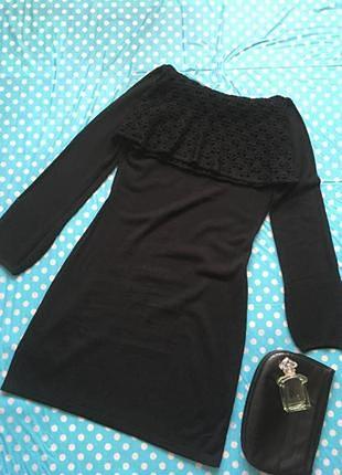 Красивое трикотажное вязанное платье с ажурным воротником