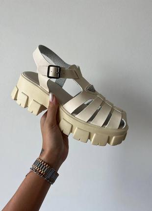 Женские босоножки prada monolith platform sandals тапки прада