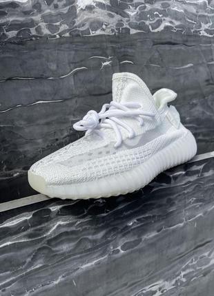 Чоловічі та жіночі кросівки    adidas yeezy 350 v2   адидас изи буст4 фото