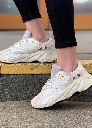 Женские кроссовки  adidas opportunities yeezy boost 700 v2 beige