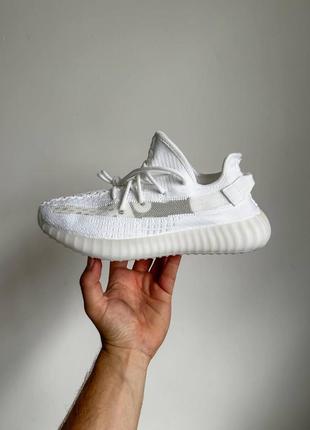 Мужские и женские кроссовки  adidas yeezy boost 350 v2 triple / white4 фото