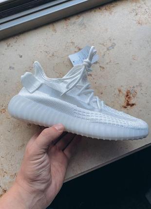 Мужские и женские кроссовки  adidas yeezy boost 350 v2 triple / white7 фото