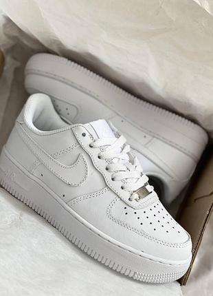 Чоловічі / жіночі кросівки nike air force 1 classic white low premium