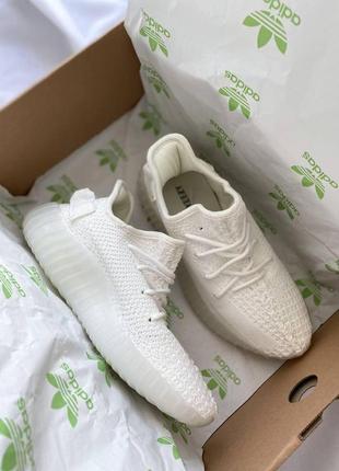 Мужские / женские кроссовки  adidas yeezy boost 350 v2 triple white crem sole4 фото