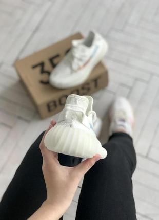 Женские кроссовки  adidas yeezy boost 350 v2 white rainbow 29 фото