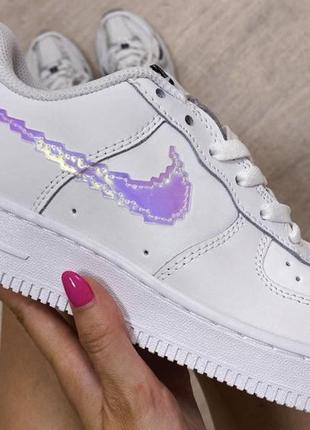 Nike air forece low white hologram