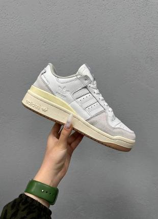 Женские кроссовки  adidas forum low white grey beige