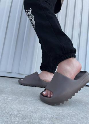 Чоловічі / жіночі шльопанці   adidas yeezy slide soot  адидас изи слайды
