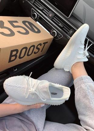 Мужские и женские кроссовки  adidas yeezy boost 350 v2 triple white4 фото