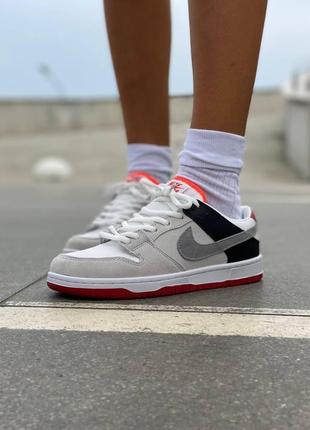 Жіночі кросівки nike sb dunk low grey red