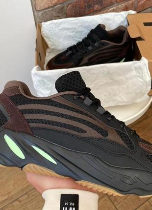 Мужские кроссовки   adidas yeezy boost 700 v2 no logo brown