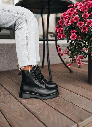 Жіночі черевики dr. martens 1460 mono