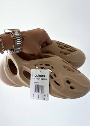 Чоловічі / жіночі кросівки  adidas yeezy foam runner ochre beige2 фото