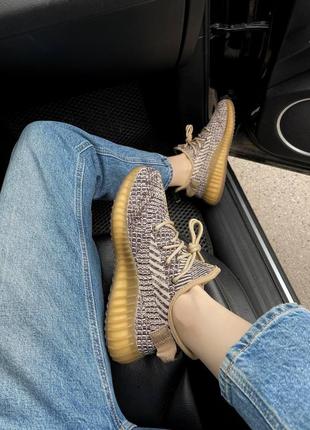 Женские кроссовки  adidas yeezy boost 350 brown (рефлективні шнурки)6 фото