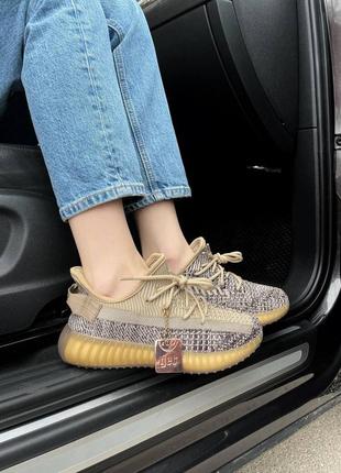 Женские кроссовки  adidas yeezy boost 350 brown (рефлективні шнурки)4 фото