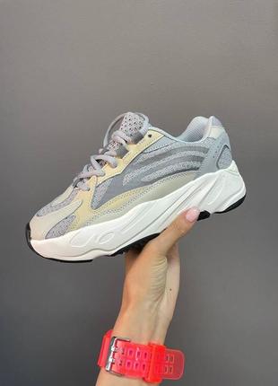 Женские кроссовки  adidas yeezy boost 700 v2 cream 2