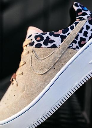 Жіночі кросівки nike air force 1 sage premium leopard5 фото