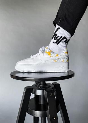 Жіночі кросівки nike air force 1 sage white flowers3 фото