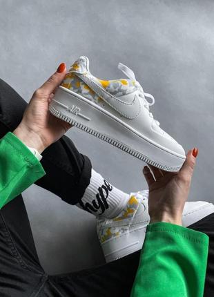 Жіночі кросівки nike air force 1 sage white flowers7 фото