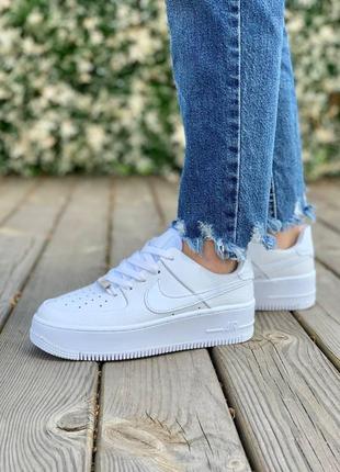 Жіночі кросівки nike air force 1 white sage6 фото