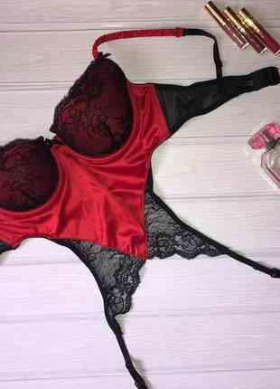 Бюст с крючками для чулков