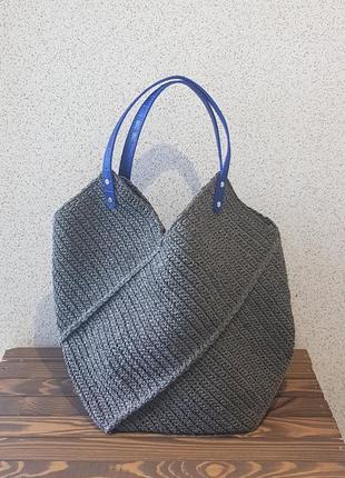 Сумка большая летняя из рафии графит с синими ручками