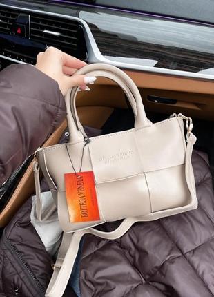 Бежева сумочка bottega veneta bv 25x16x8,5 жіноча стильна сумка через плече боттега венета