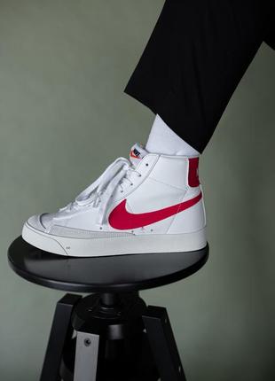 Кросівки жіночі nike release blazer mid red