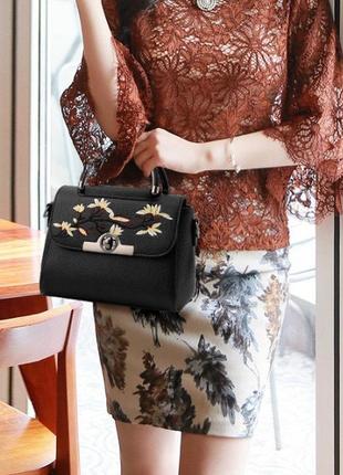 Женская мини сумочка клатч с вышивкой3 фото