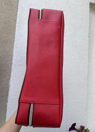Червона велика косметичка-кейс,валіза, з еко шкіри estee lauder10 фото