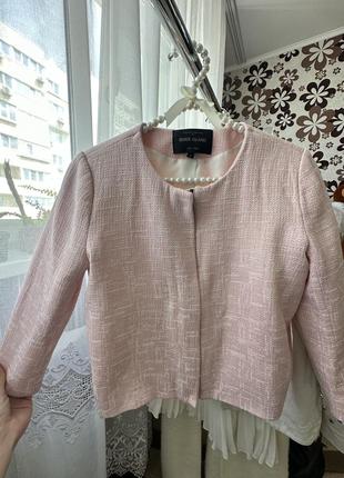 Нежно розовый твидовый жакет пиджак спенсер
