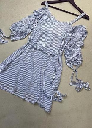 Красивое платье в полоску и открытыми плечами с длинными рукавами h&m