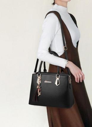 Набор сумок: сумка женская через плечо и мини сумочка клатч с брелком6 фото
